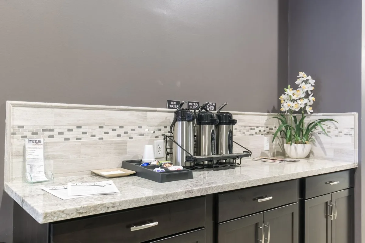 Suite with shampoo bowl